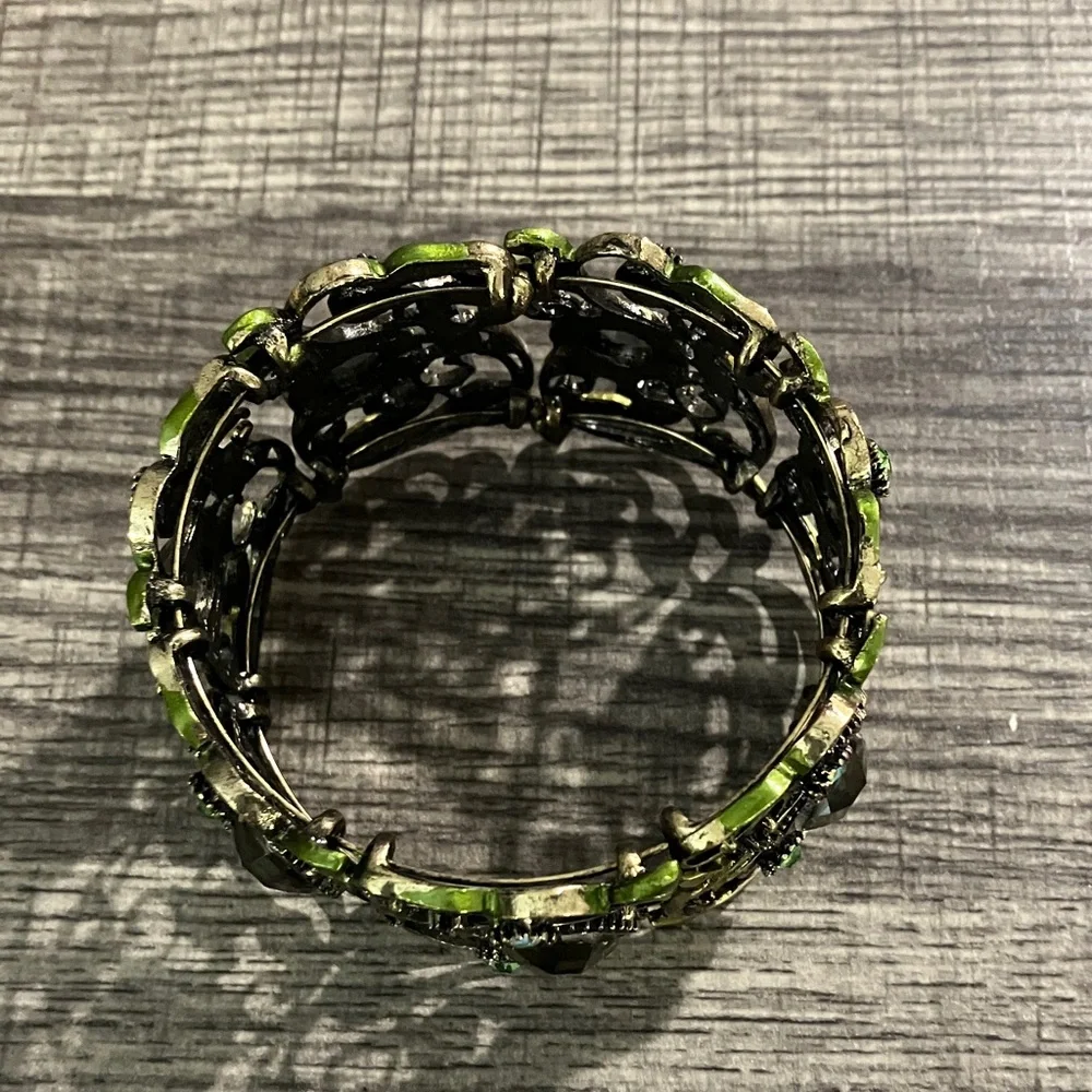 Elegant Green and Gold Bracelet